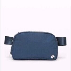 LuluLemon Everywhere belt bag - mint condition in discontinued exclusive colour